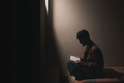 Créer une atmosphère dans son livre : 5 petites astuces